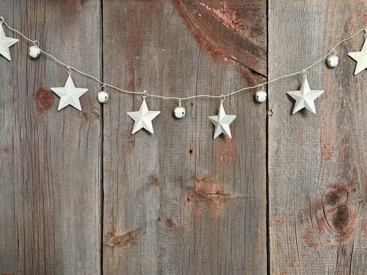 star symbol silver star buntings on wood pallet wood
